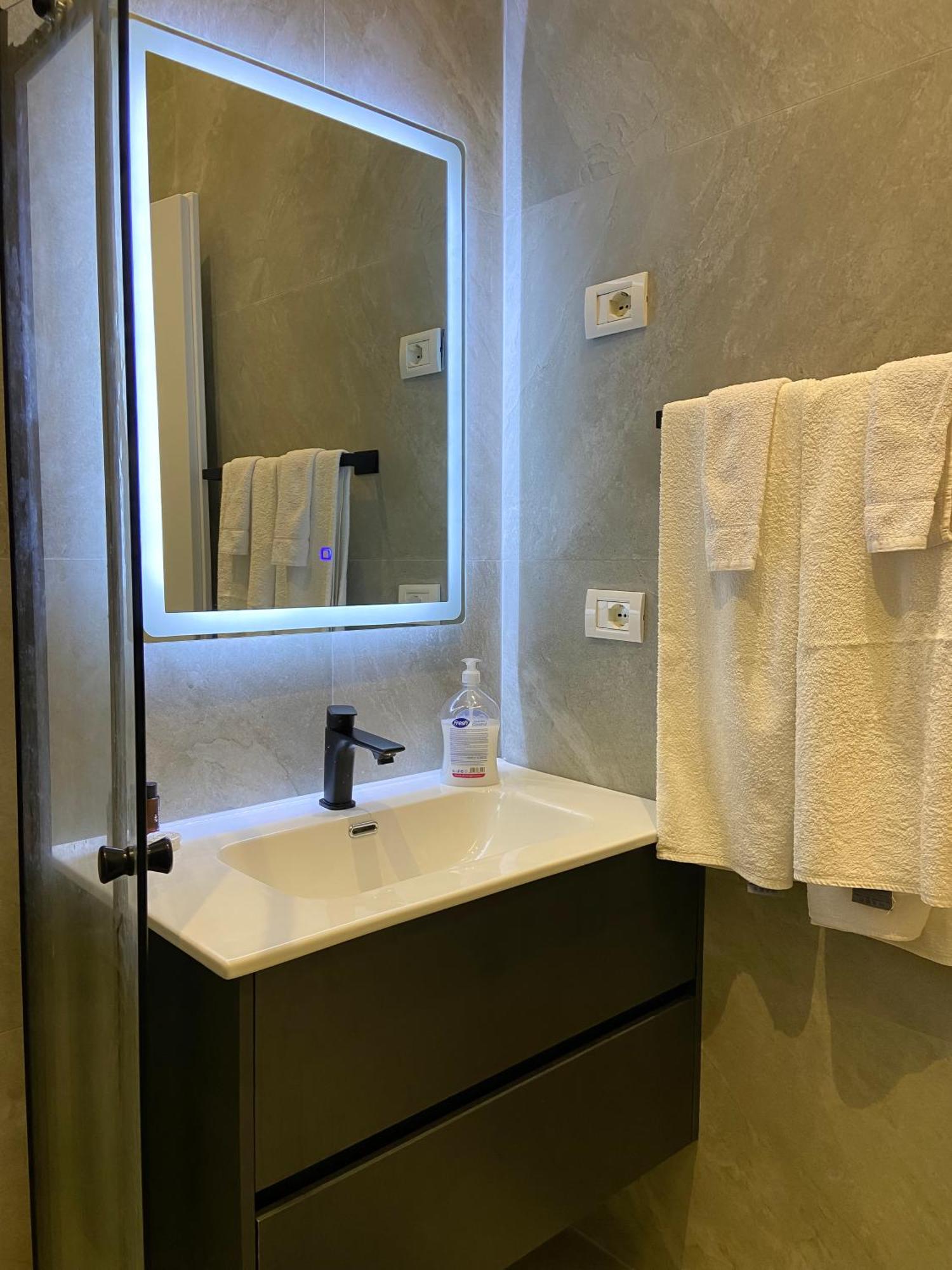 Guesthouse Niko 베라트 외부 사진